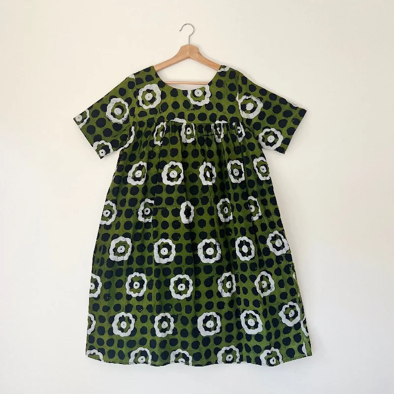 Fahari Bazaar | Sakina Dress in White Daisy Over Green Print
