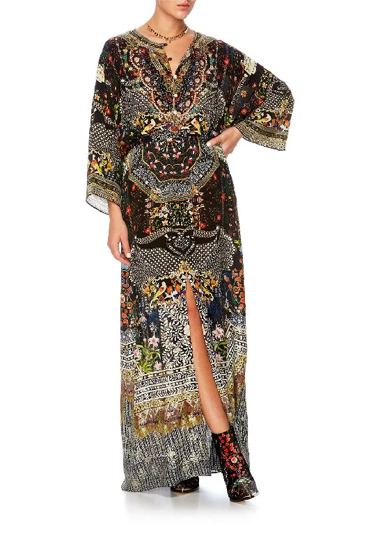 SPLIT POCKET DRESS BEHIND CLOSED DOORS