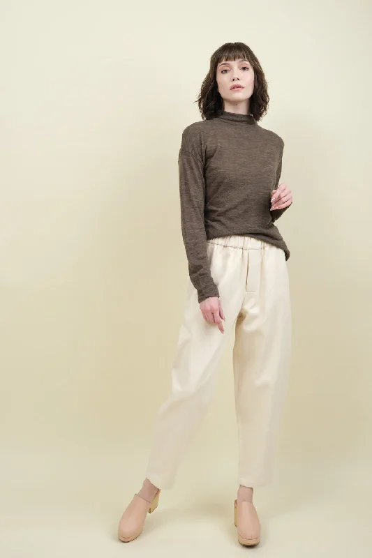 Signature Elastic Pull-Up Trouser in Off White Trousers Denim Blue